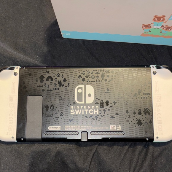 Nintendo Switch Special Edition - Mint Green and Light Blue - Picture 3 of 8